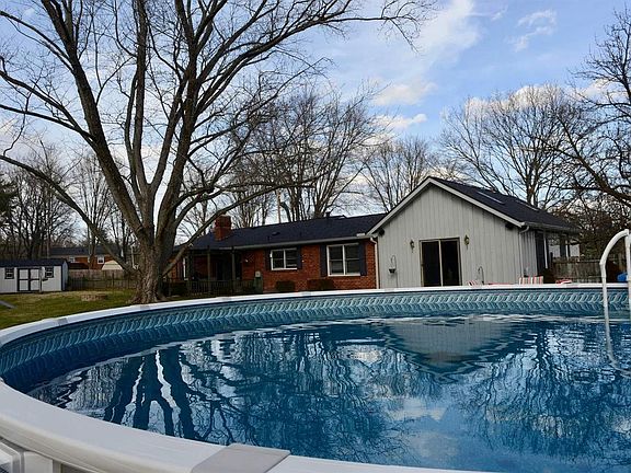 5th image of 8429 Darlene Dr