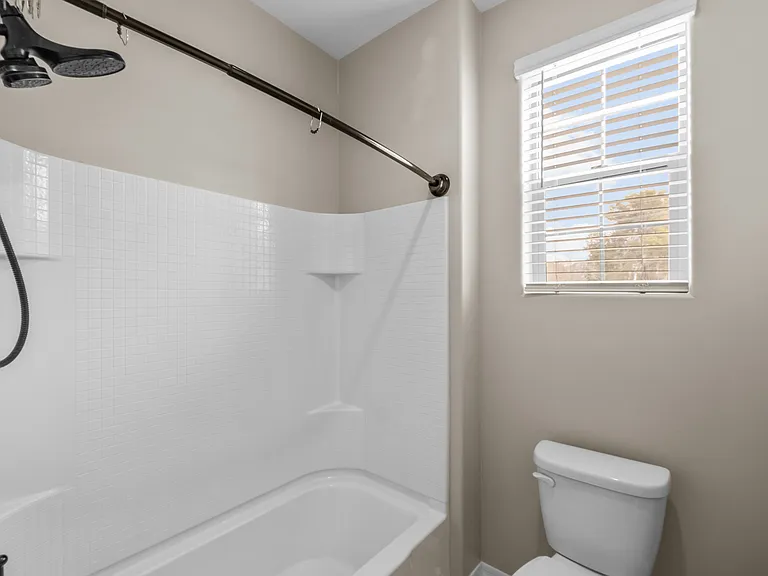 16001 N Columbus Blvd — Photo 33
