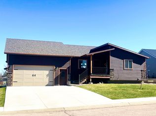 805 Stone Ridge Dr, Belle Fourche, SD 57717