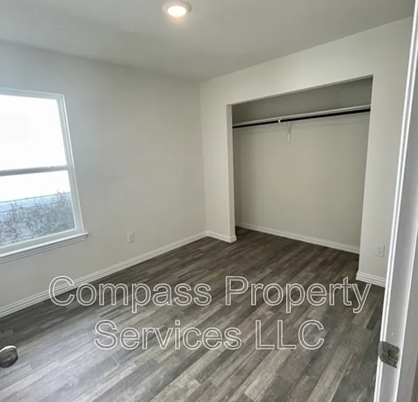 1114B Chestnut St — Photo 8