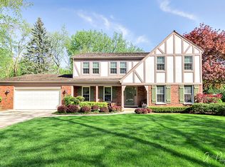 760 Stonegate Rd, Libertyville, IL 60048