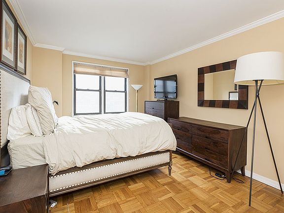 3rd image of 333 E 34th St APT 11J