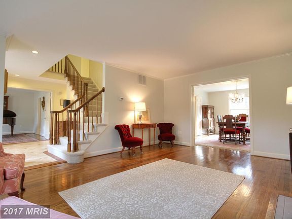 4th image of 9805 Thunderhill Ct