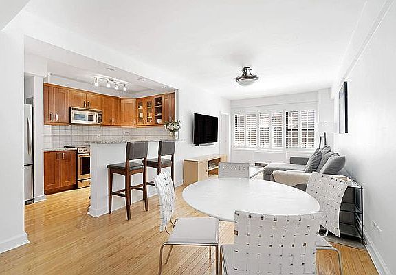 5th image of 150 E 56th St APT 11A