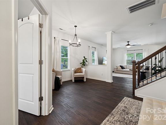 3rd image of 5113 Saddleback Dr