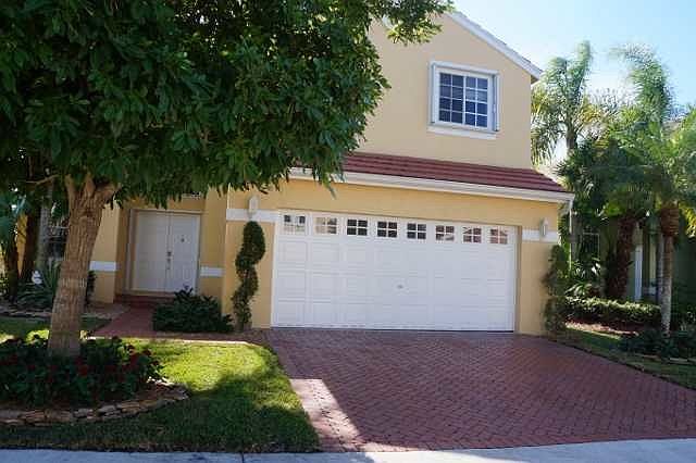 1st image of 444 Bermuda Springs Dr