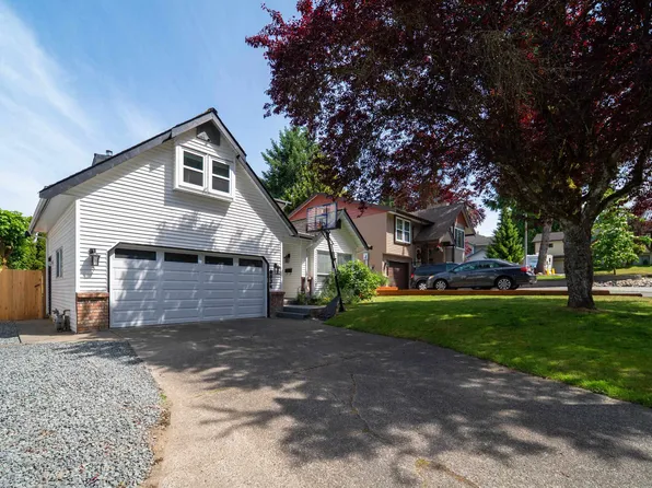 8034 138th St, Surrey, BC V3W 8P9