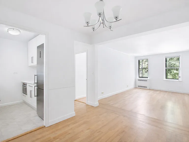 350 E 54th St #2H — Photo 1