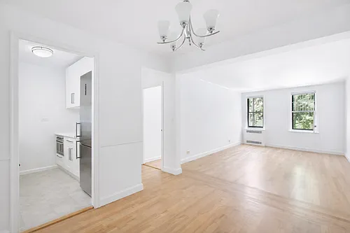350 E 54th St #2H Photo 1