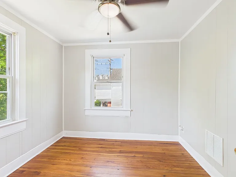 1002 Haskell St — Photo 14
