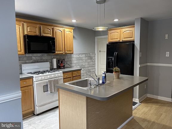 2nd image of 2209 Lynn Blvd