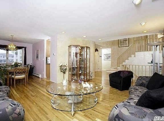 3rd image of 278 Bayview Ave
