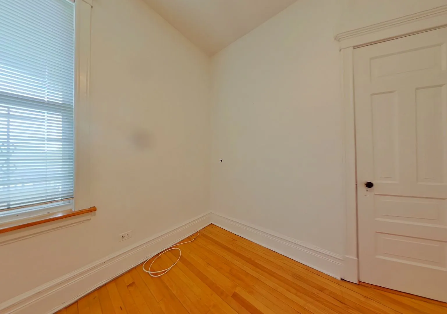 Top Floor Two Bed Includes Heat! — Photo 3