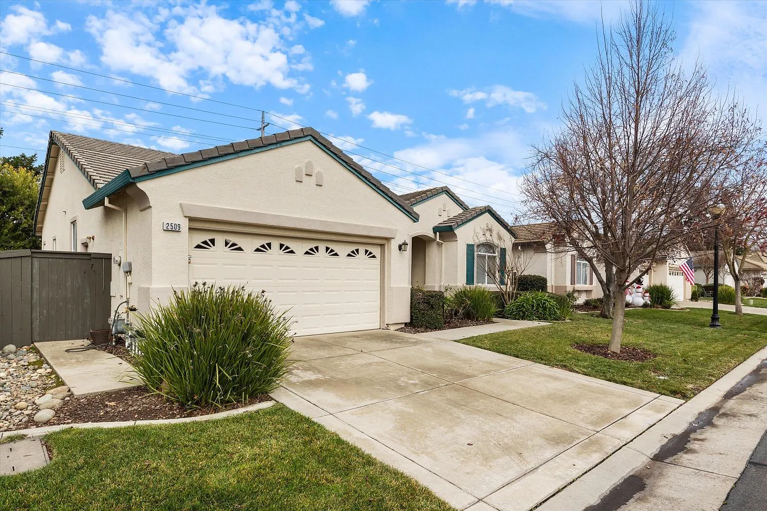 2509 Emerald Lake Ln photo 1