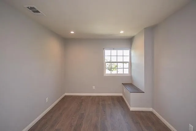 1112 Ocean Park Blvd #D — Photo 2