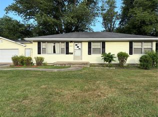 3829 N Macarthur Rd, Decatur, IL 62526