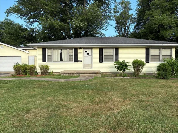 3829 N Macarthur Rd, Decatur, IL 62526