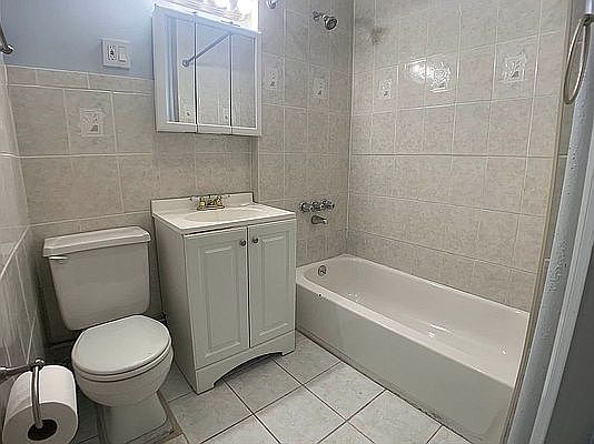 4th image of 1979 Bergen St #2
