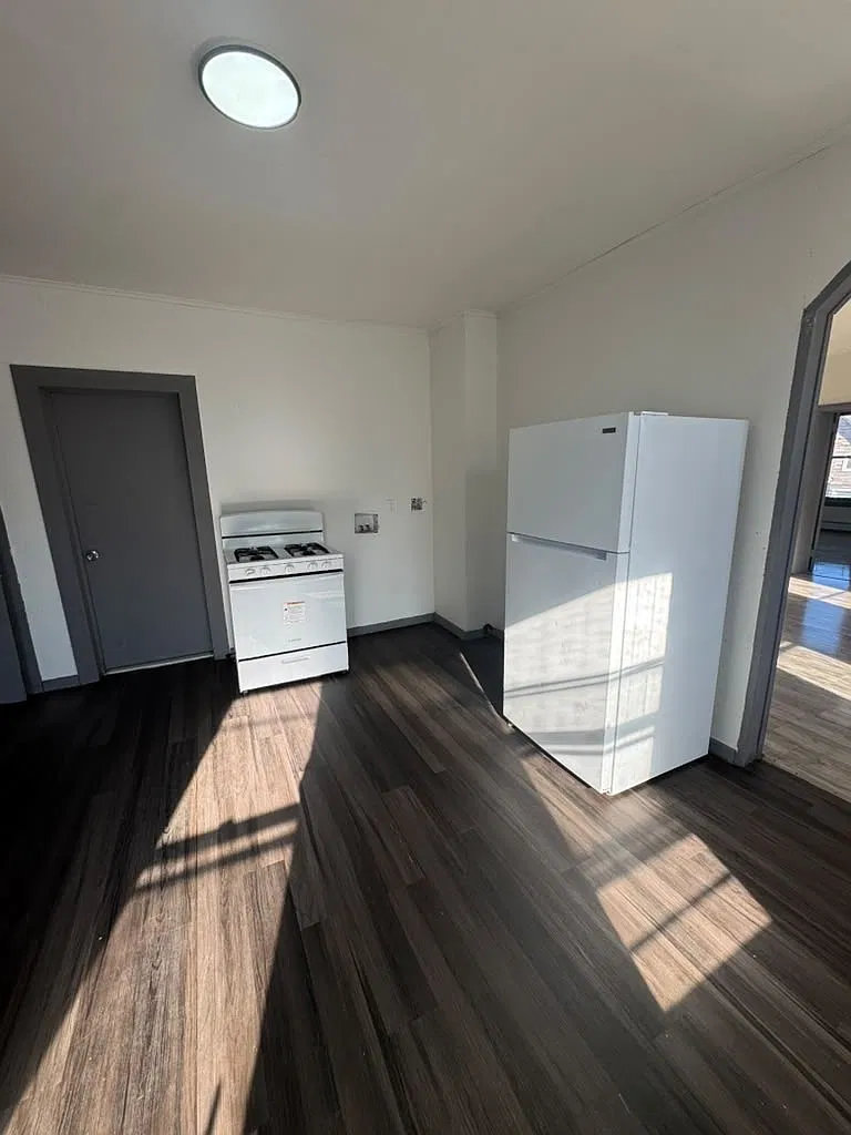 4 bed, $1,799 — Photo 2