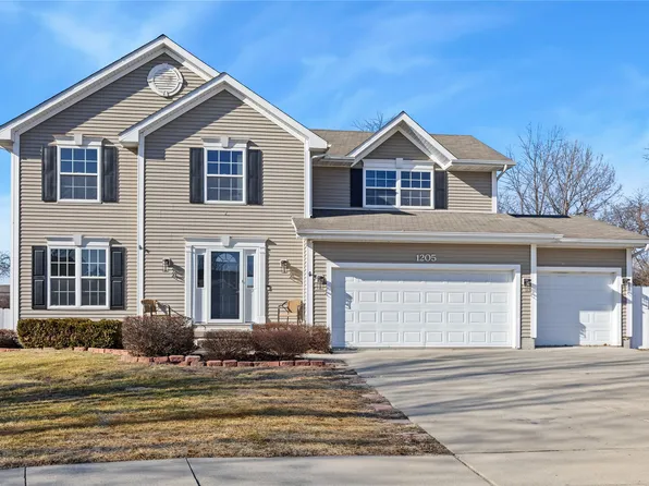 1205 Lancaster Way, Indianola, IA 50125