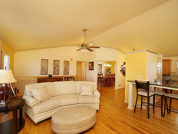 4th image of 6954 Oak Manor Dr