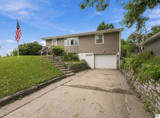 3801 Young St, Omaha, NE 68112