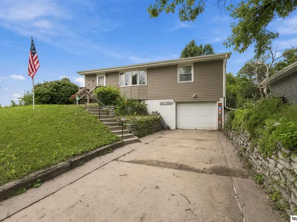 3801 Young St, Omaha, NE 68112