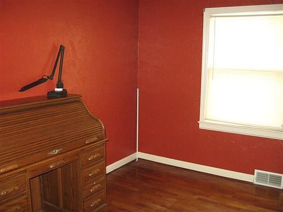 5th image of 405 Cedar St