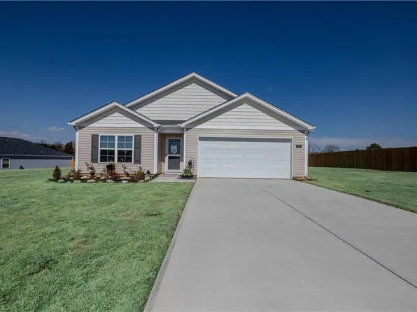 202 Alamos Ave, Lexington, NC 27295