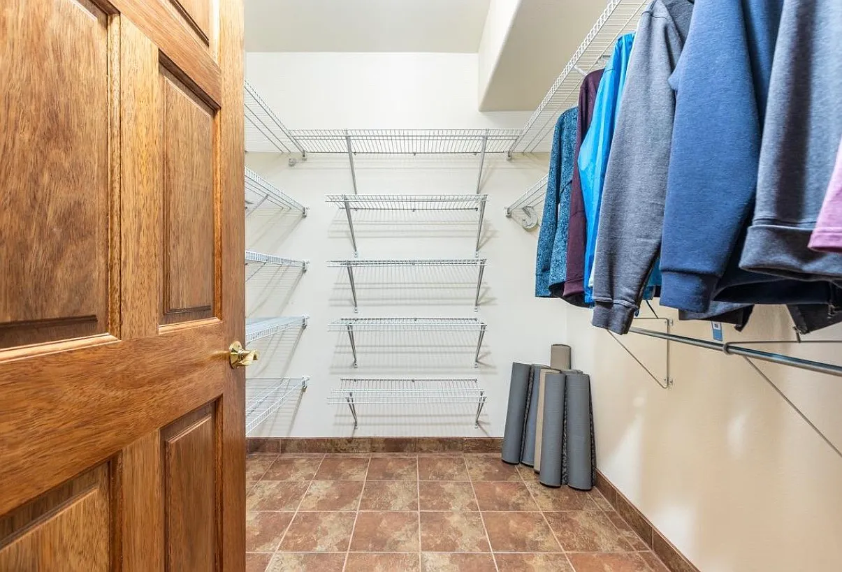 1 bed, 4000 sqft, $1,100 — Photo 2