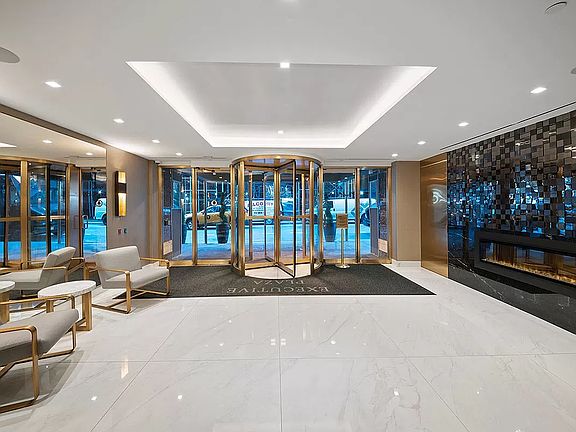 3rd image of 150 W 51st St APT 931