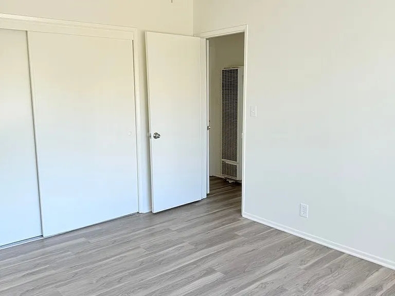 2523 Rockefeller Ln — Photo 9