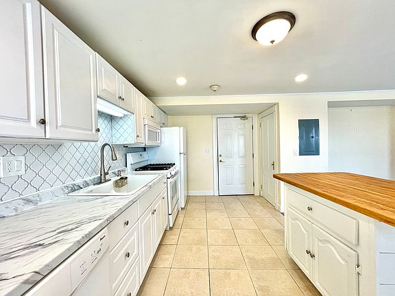 5th image of 14 Dresser St #6