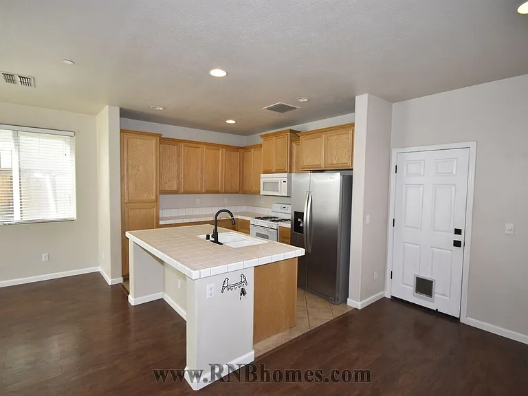 268 Phoenix Cir — Photo 4