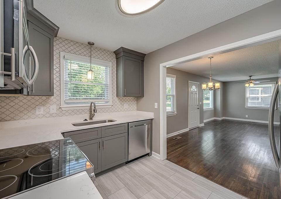 Front living space
Dining 
Kitchen