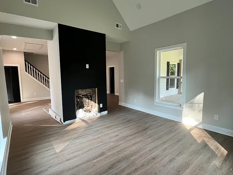 203 Covington St — Photo 8