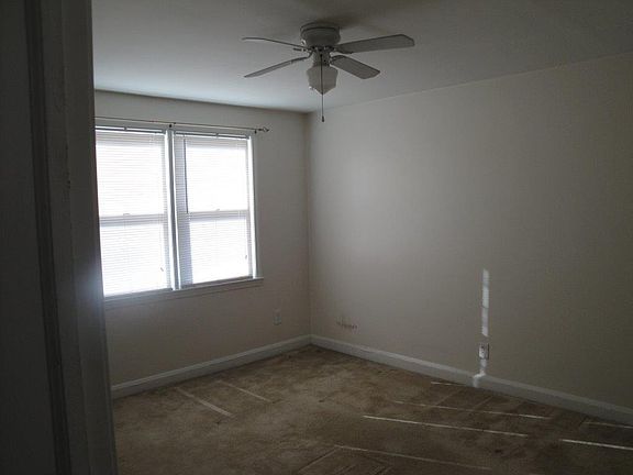 4th image of 39 Darrow Dr #B