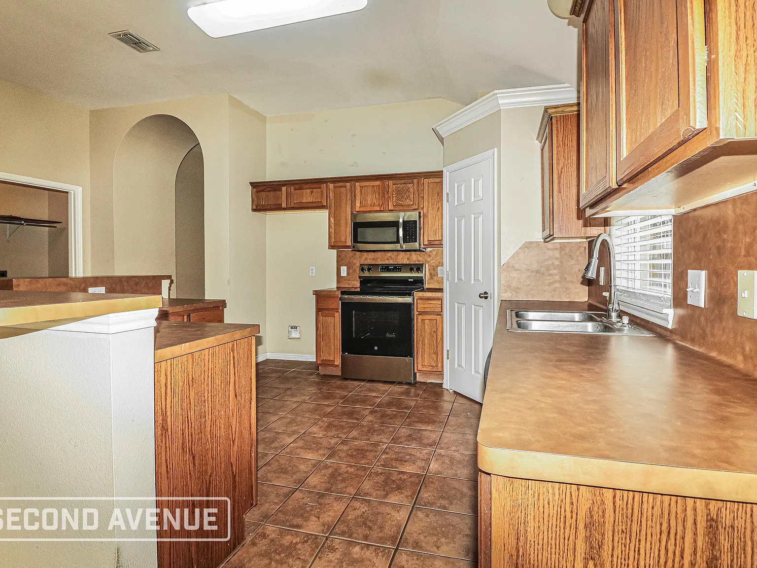 3 bed, 2.0 bath, 1702 sqft, $1,795 — Photo 4