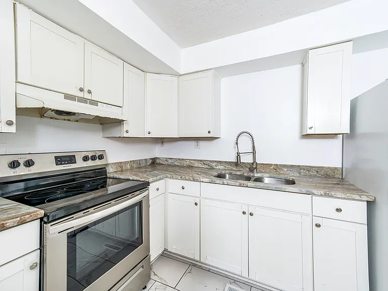 1208 Louis Ln — Photo 32