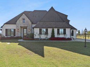 6131 N Creekwood Dr, Owasso, OK 74055