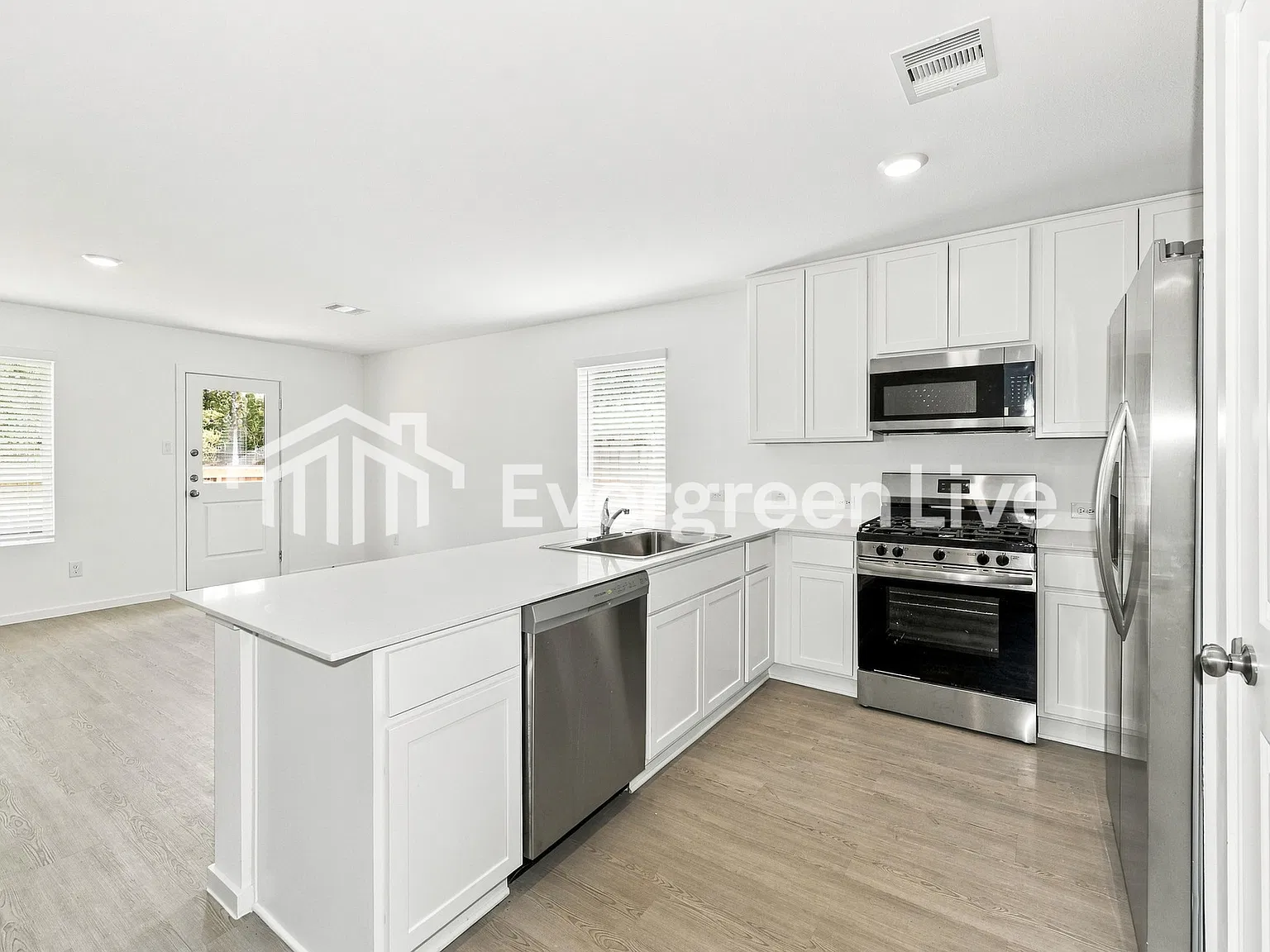 4 bed, 2.0 bath, 1707 sqft, $1,595 — Photo 3