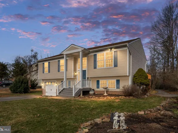 2 Harwood Ct, Fredericksburg, VA 22405