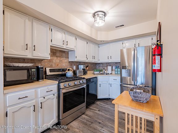 2nd image of 1713-19 Boulevard