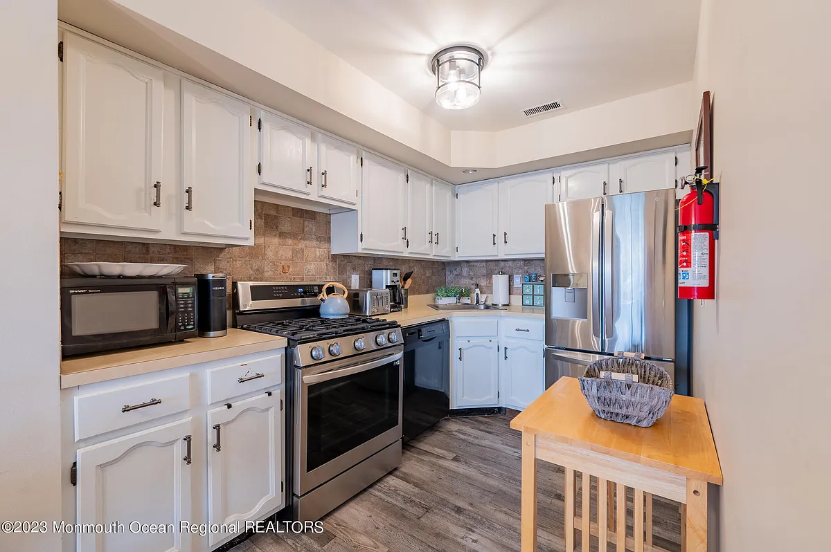 Building Photo - 1713 Boulevard #7