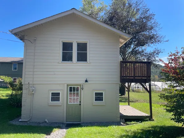 19 Friendly Farm Rd, Penrose, NC 28766
