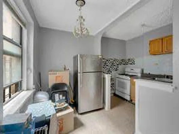 2025 Valentine Avenue image 8 of 13