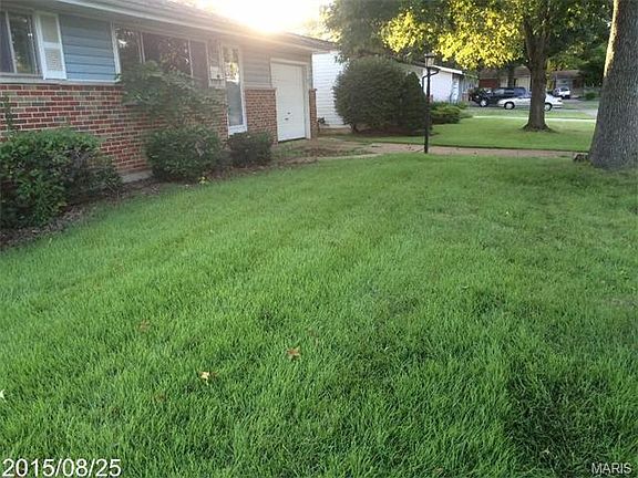 3rd image of 890 Iris Dr