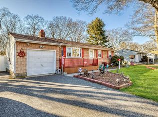 224 Phyllis Dr, Patchogue, NY 11772