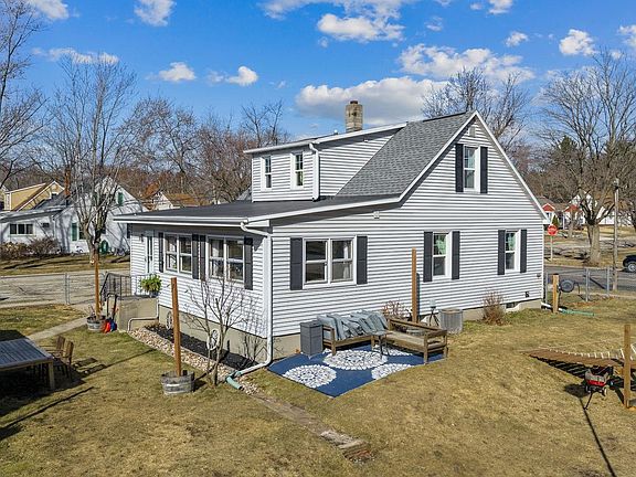 2nd image of 804 Seymour St