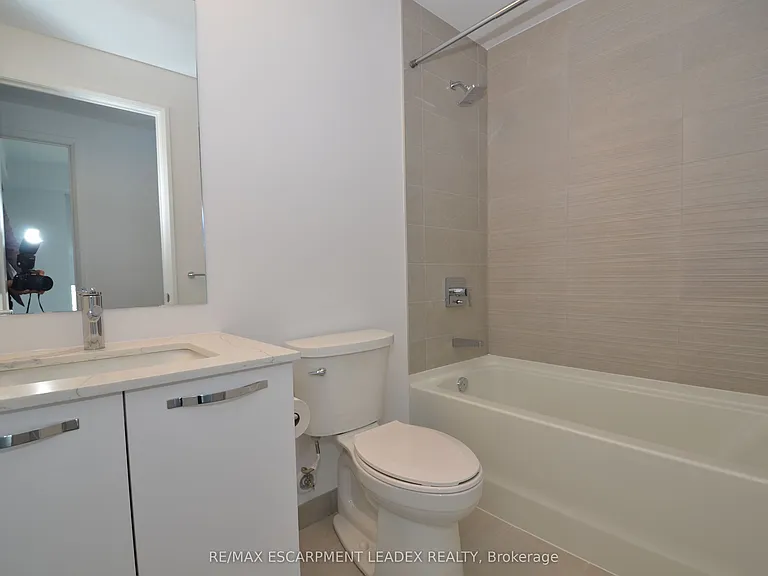 75 James St N #1808 — Photo 30